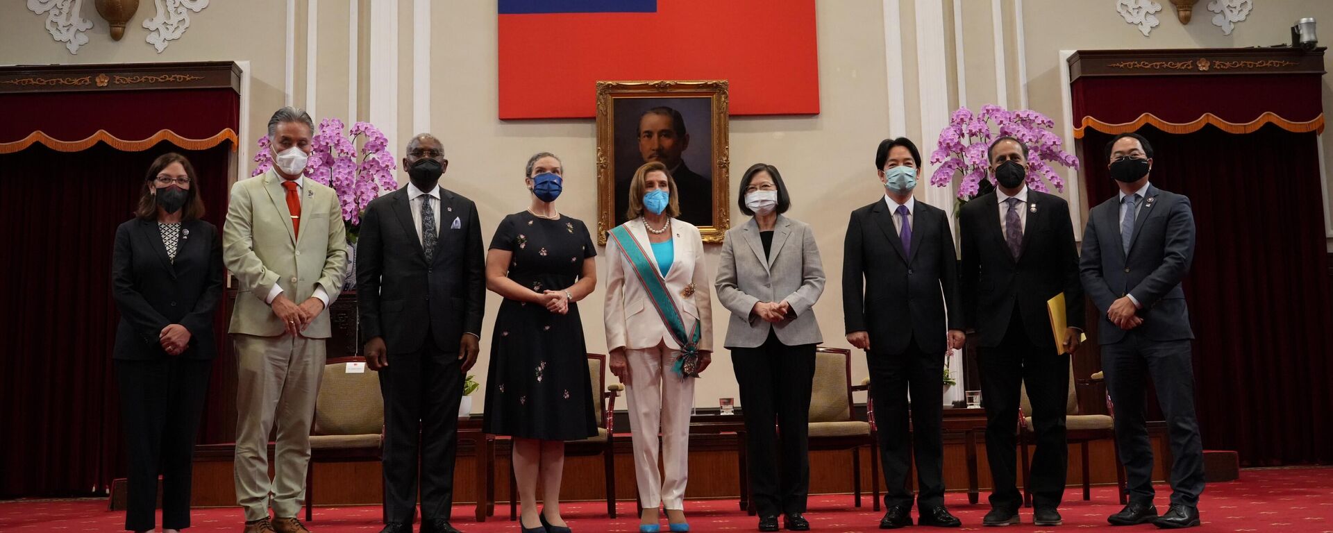 Nancy Pelosi, presidenta de la Cámara de Representantes de EEUU con funcionarios de Taiwán - Sputnik Mundo, 1920, 03.08.2022