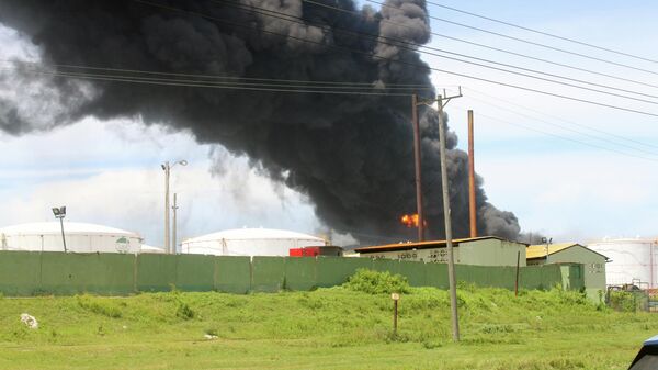 Incendio en la base de almacenamiento de combustibles en Matanzas, Cuba - Sputnik Mundo