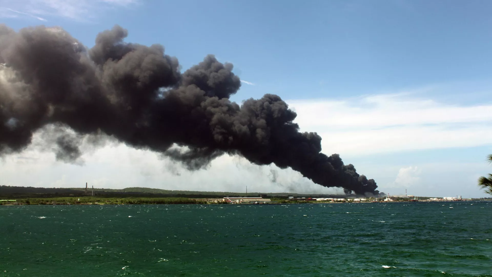 Incendio en la base de almacenamiento de combustibles en Matanzas, Cuba
