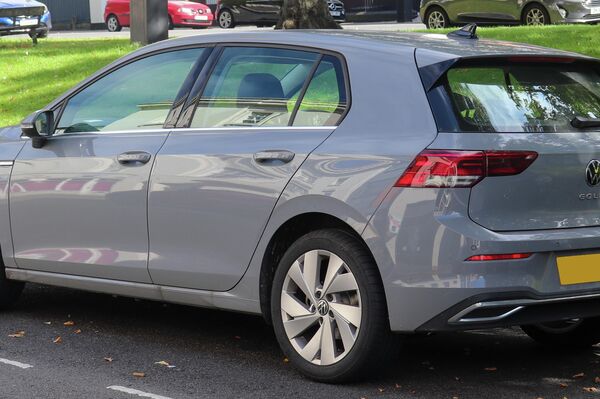 Un VW Golf de la octava generación - Sputnik Mundo