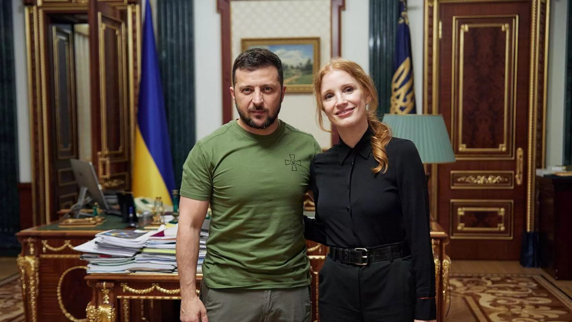 El presidente de Ucrania, Volodímir Zelenski, con la actriz de Hollywood Jessica Chastain. - Sputnik Mundo, 1920, 11.08.2022