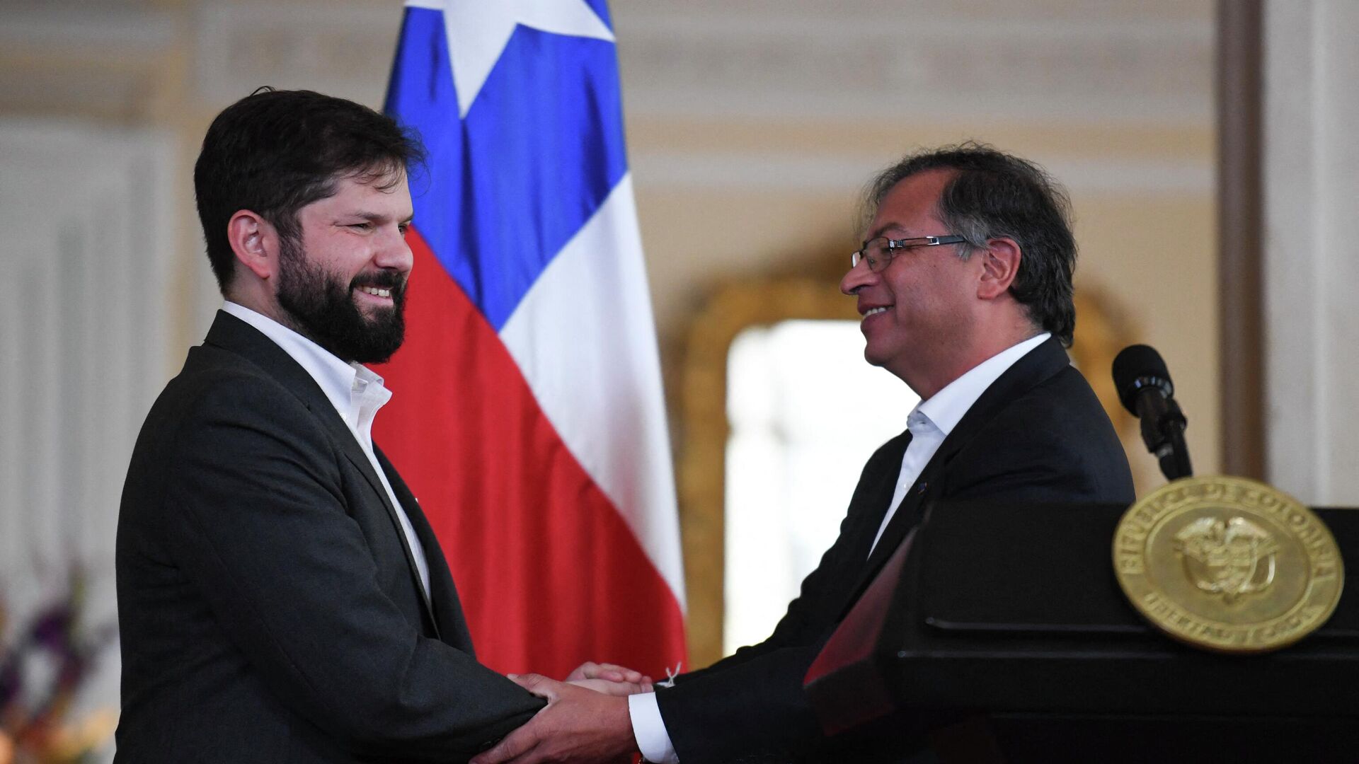 El presidente de Chile, Gabriel Boric, y el mandatario de Colombia, Gustavo Petro El presidente de Chile, Gabriel Boric, y el mandatario de Colombia, Gustavo Petro - Sputnik Mundo, 1920, 10.08.2022