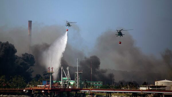 Helicópteros militares cubanos participan en la extinción del fuego. Además, aviones y helicópteros, así como especialistas y equipos de México y Venezuela llegan a Cuba para ayudar a extinguir el fuego.
 - Sputnik Mundo