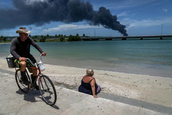 Un incendio en el almacén de petróleo de Matanzas podría causar problemas a toda la economía de Cuba que depende en gran medida del suministro de petróleo de América Latina.
 - Sputnik Mundo