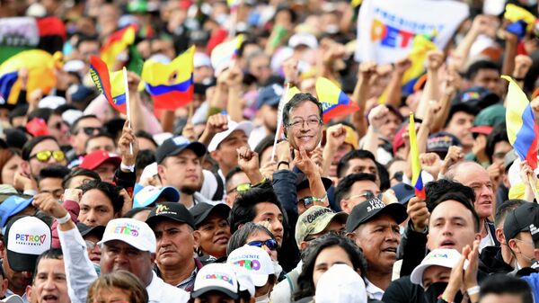 Ceremonia de asunción de mando de Gustavo Petro en Bogotá - Sputnik Mundo