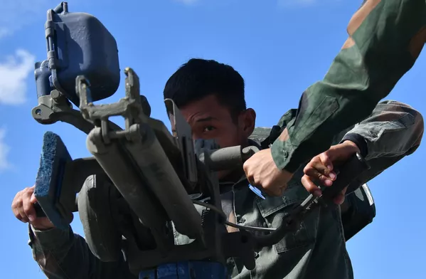 Como regla general, las tripulaciones realizan los ejercicios en los carros de combate T-72B2. Sin embargo, el equipo chino suele traer sus propios tanques, así como el equipo de Bielorrusia.En la foto: el equipo de Laos en el polígono militar de Alábino. Como regla general, las tripulaciones realizan los ejercicios en los carros de combate T-72B2. Sin embargo, el equipo chino suele traer sus propios tanques, así como el equipo de Bielorrusia.En la foto: el equipo de Laos en el polígono militar de Alábino. - Sputnik Mundo