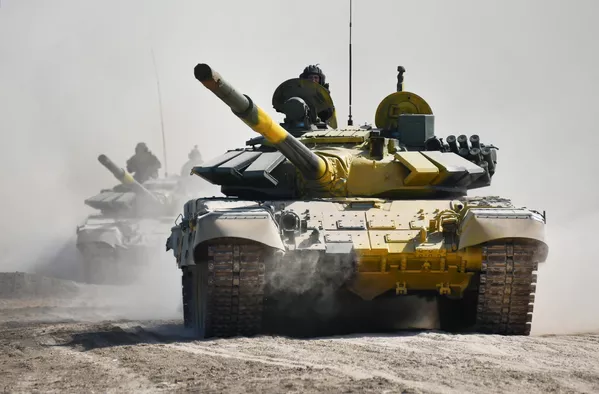 La carrera de relevos final se celebrará en el polígono de Alábino el 27 de agosto.En la foto: los tanques T-72B3 antes de realizar reglaje de tiro con sus armas principales. La carrera de relevos final se celebrará en el polígono de Alábino el 27 de agosto.En la foto: los tanques T-72B3 antes de realizar reglaje de tiro con sus armas principales. - Sputnik Mundo