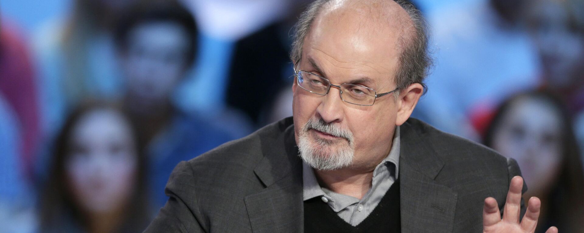 Salman Rushdie, escritor británico de origen indio y autor de 'Los versos satánicos' - Sputnik Mundo, 1920, 12.08.2022