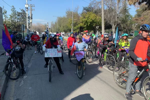 Ciclo-marcha por el Apruebo en Santiago Ciclo-marcha por el Apruebo en Santiago - Sputnik Mundo