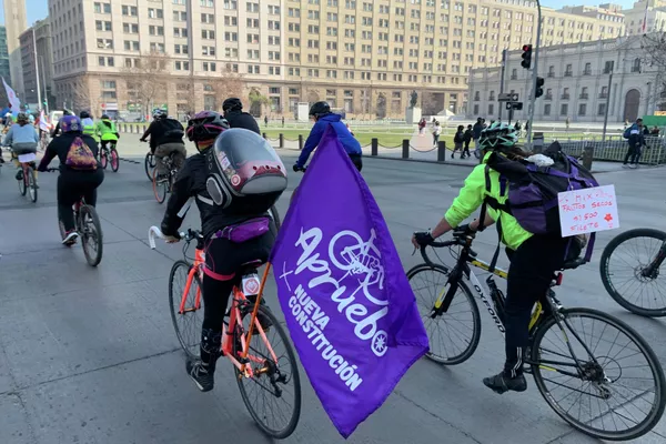 Ciclo-marcha por el Apruebo en Santiago Ciclo-marcha por el Apruebo en Santiago - Sputnik Mundo