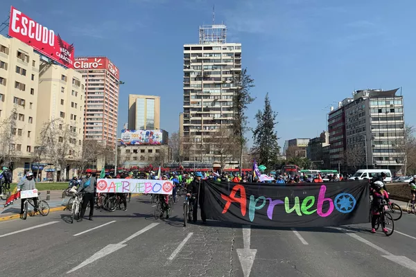 Ciclo-marcha por el Apruebo en Santiago Ciclo-marcha por el Apruebo en Santiago - Sputnik Mundo