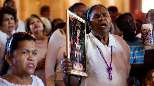Los fieles participan en la procesión de la Virgen de la Altagracia, patrona del país, en Santo Domingo (archivo) - Sputnik Mundo