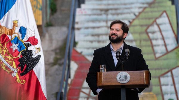 El presidente de Chile, Gabriel Boric, en el puerto de Valparaíso. - Sputnik Mundo