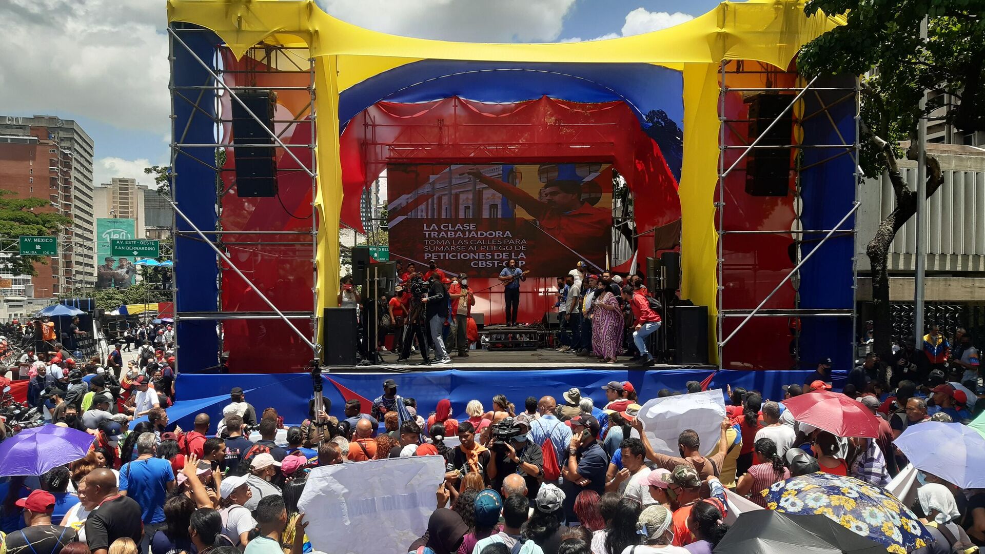 Trabajadores venezolanos marchan en apoyo a medidas sociales impulsadas por Maduro Trabajadores venezolanos marchan en apoyo a medidas sociales impulsadas por Maduro - Sputnik Mundo, 1920, 16.08.2022