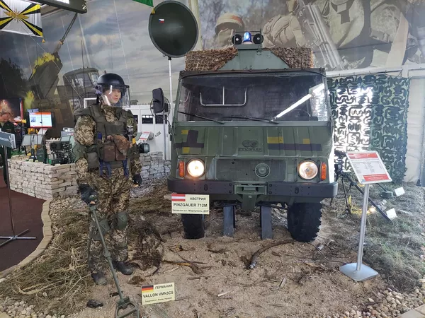 Un vehículo blindado médico Pinzgauer 712M, de fabricación austríaca, capturado en la ciudad de Mariúpol, República Popular de Donetsk. Un vehículo blindado médico Pinzgauer 712M, de fabricación austríaca, capturado en la ciudad de Mariúpol, República Popular de Donetsk. - Sputnik Mundo