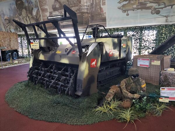 La exposición de trofeos de combate capturados durante la operación militar especial en Ucrania, presentada en el Foro Army 2022. - Sputnik Mundo