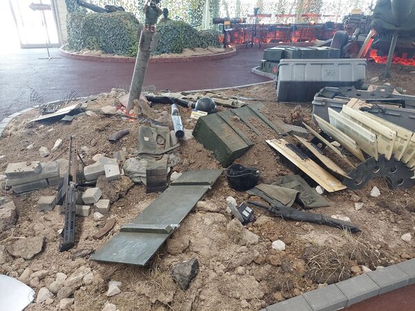 El 24 de febrero de 2022 Rusia lanzó una operación militar especial para la desmilitarización y desnazificación de Ucrania. Tal y como lo expuso el presidente ruso, Vladímir Putin, el objetivo final es la liberación de la región del Donbás y la creación de unas condiciones que garanticen la seguridad de Rusia. - Sputnik Mundo