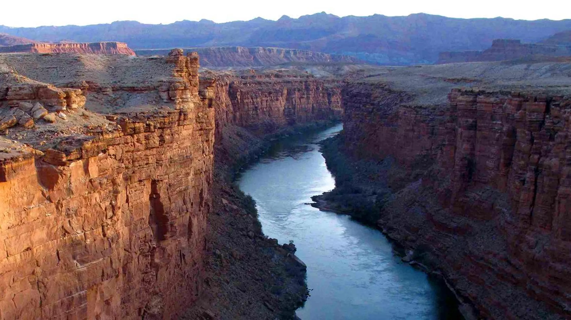 El Río Colorado es un cuerpo de agua binacional que alimenta a México y Estados Unidos.