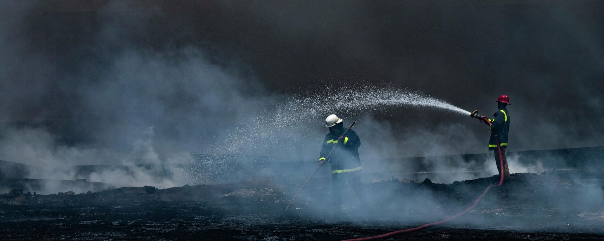 Bomberos apagan incendio en la base de supertanqueros en Matanzas, Cuba - Sputnik Mundo, 1920, 19.08.2022