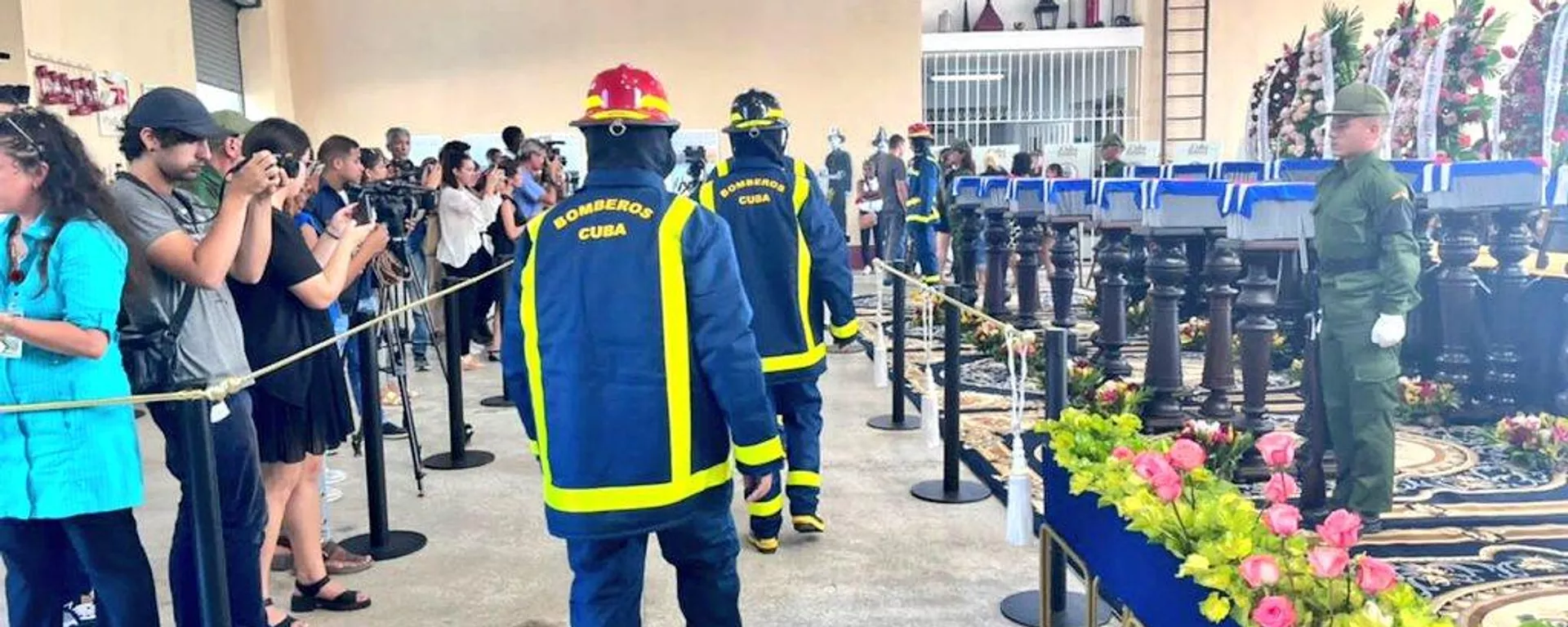 Honras fúnebres a 16 bomberos fallecidos en incendio en Matanzas Honras fúnebres a 16 bomberos fallecidos en incendio en Matanzas - Sputnik Mundo, 1920, 20.08.2022