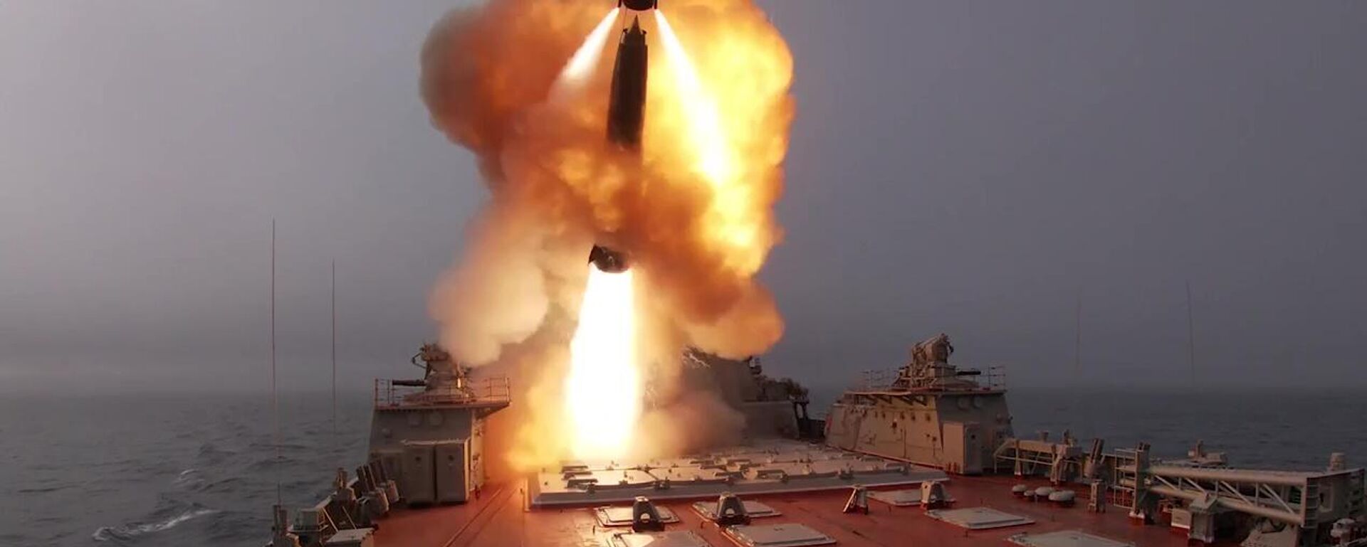 Lanzamiento de un misil de crucero P-700 Granit - Sputnik Mundo, 1920, 24.08.2022