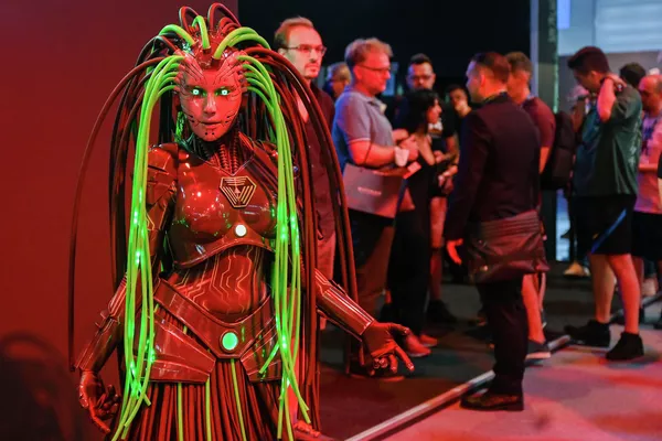 Una participante de la feria internacional de juegos de ordenador Gamescom, que se celebra anualmente en Colonia, Alemania. Una participante de la feria internacional de juegos de ordenador Gamescom, que se celebra anualmente en Colonia, Alemania. - Sputnik Mundo