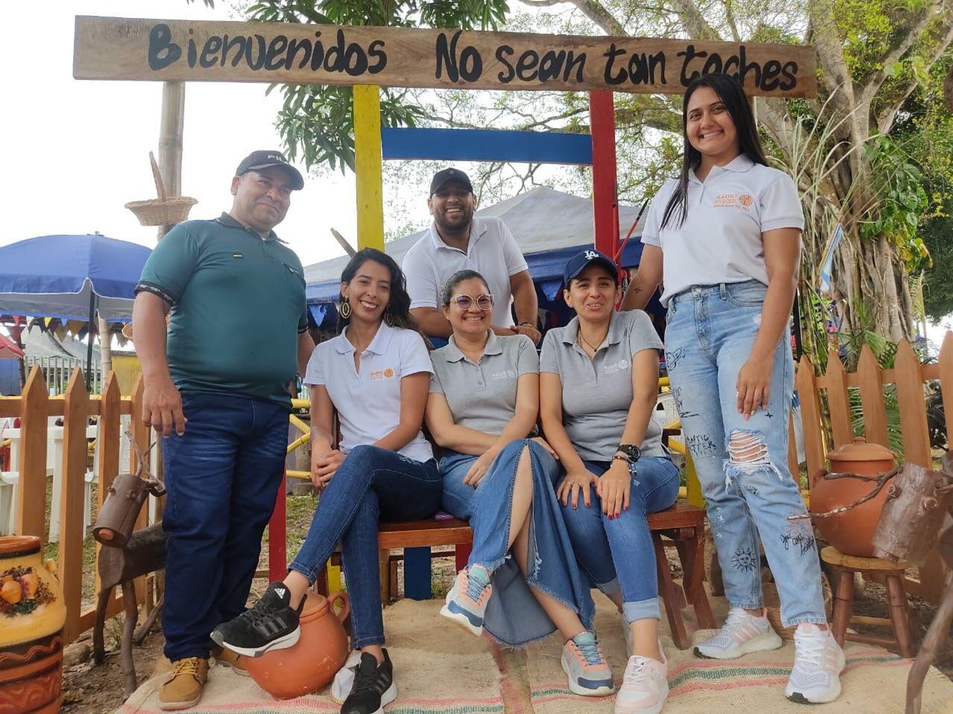 El equipo actual de la Emisora por la Paz de Arauquita El equipo actual de la Emisora por la Paz de Arauquita - Sputnik Mundo, 1920, 30.08.2022