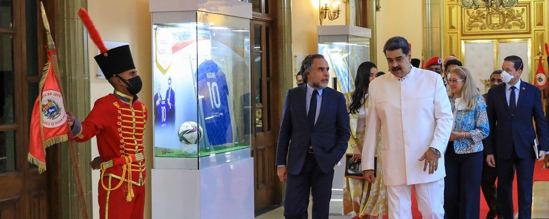 El presidente de Venezuela, Nicolás Maduro, y el embajador colombiano en Caracas, Armando Benedetti - Sputnik Mundo, 1920, 30.08.2022