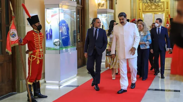 El presidente de Venezuela, Nicolás Maduro, y el embajador colombiano en Caracas, Armando Benedetti - Sputnik Mundo
