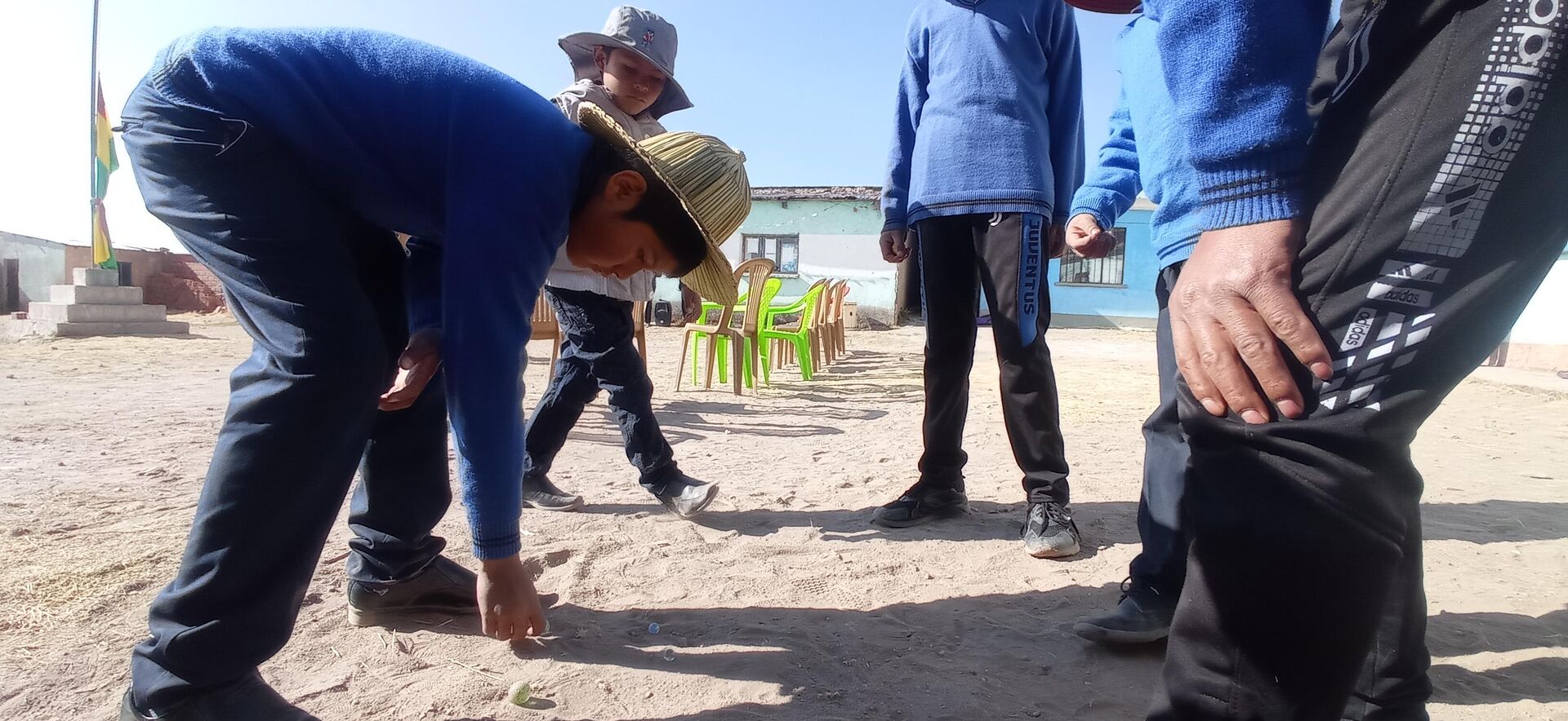 Jóvenes de la comunidad indígena Iruhito Urus crean robots con plantas acuáticas - Sputnik Mundo, 1920, 31.08.2022