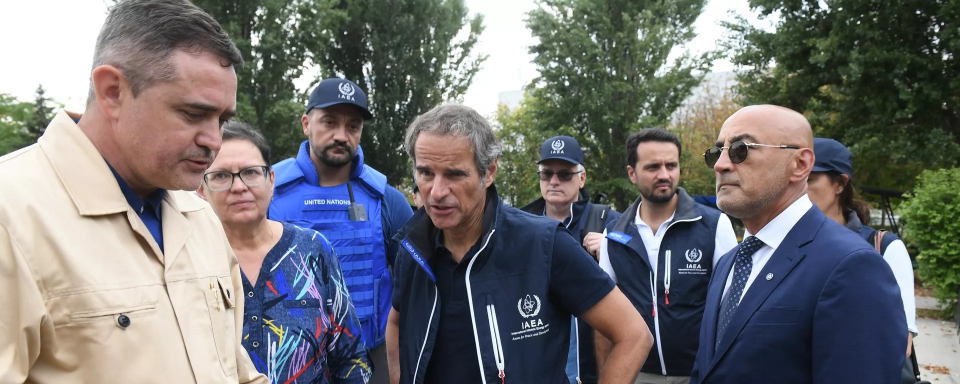 Se espera que los representantes del OIEA estén en la planta hasta el 3 de septiembre.
En la foto: el director general del OIEA, Rafael Grossi, (en el centro) visita la central nuclear de Zaporiyia.
Se espera que los representantes del OIEA estén en la planta hasta el 3 de septiembre.
En la foto: el director general del OIEA, Rafael Grossi, (en el centro) visita la central nuclear de Zaporiyia.
- Sputnik Mundo, 1920, 26.09.2022