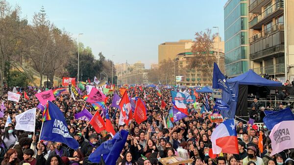 Cierre de campaña del Apruebo en Chile - Sputnik Mundo