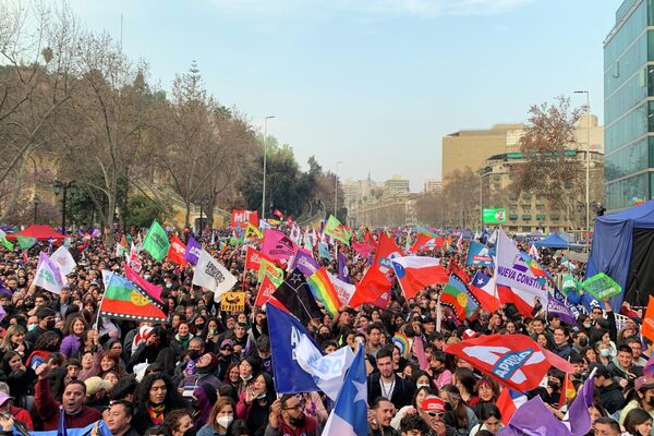 Cierre de campaña del Apruebo en Chile - Sputnik Mundo