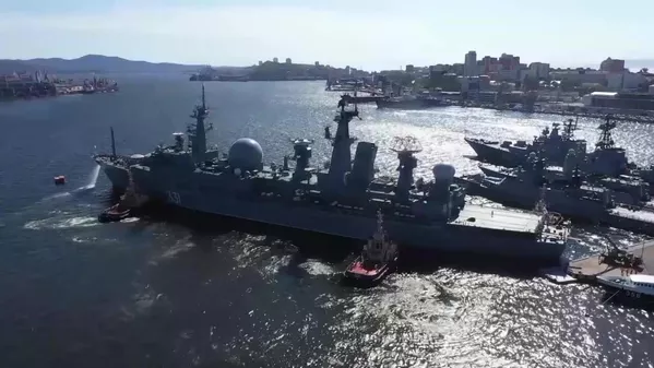 Los grupos tácticos que ya están operando en los mares de Japón y Ojotsk ya incluyen más de 50 navíos de distintas clases, que incluyen buques de guerra, lanchas, submarinos y buques de apoyo. Los grupos tácticos que ya están operando en los mares de Japón y Ojotsk ya incluyen más de 50 navíos de distintas clases, que incluyen buques de guerra, lanchas, submarinos y buques de apoyo. - Sputnik Mundo