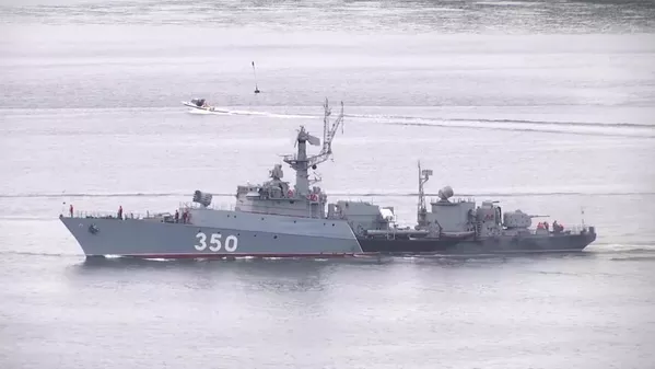 Los buques realizarán lanzamientos de misiles y tiros de artillería contra objetivos de superficie y aéreos, practicarán la defensa contra ataques aéreos, así como la búsqueda y eliminación de submarinos enemigos. Los buques realizarán lanzamientos de misiles y tiros de artillería contra objetivos de superficie y aéreos, practicarán la defensa contra ataques aéreos, así como la búsqueda y eliminación de submarinos enemigos. - Sputnik Mundo