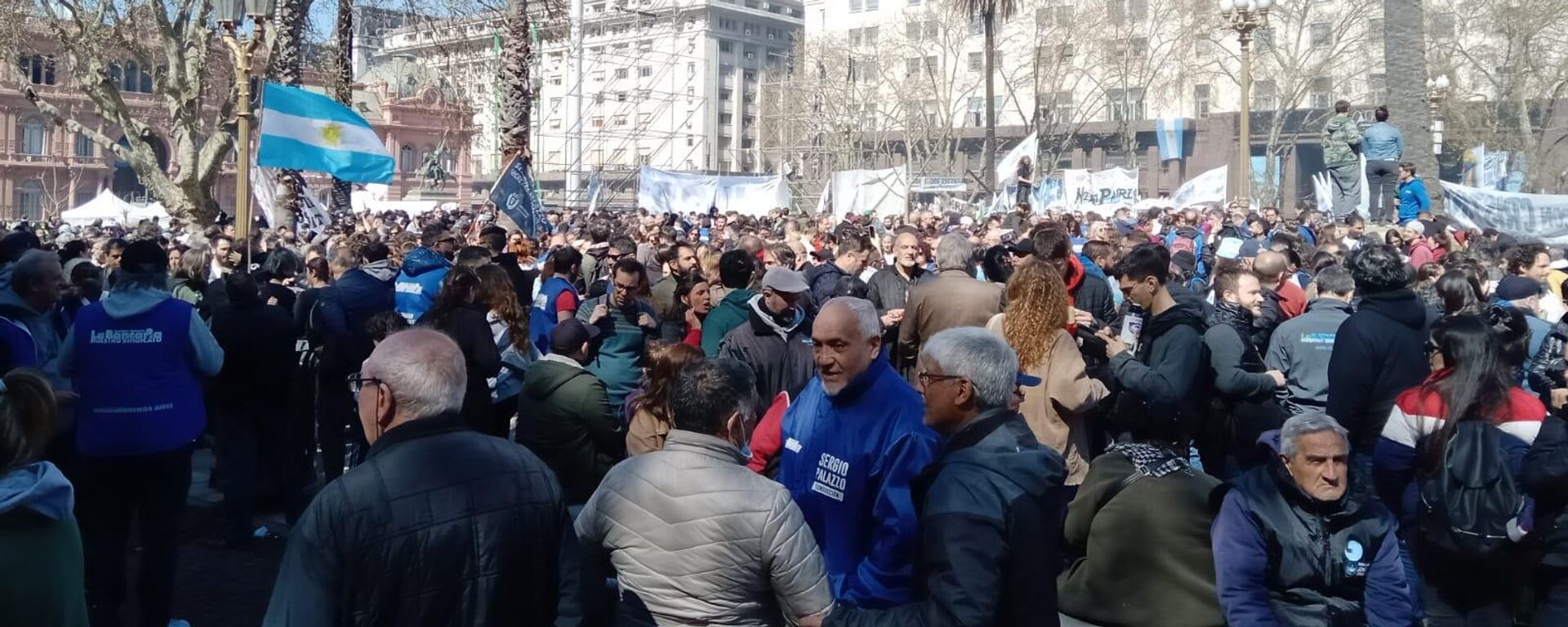 Concentración en la Plaza de Mayo en respaldo a la vicepresidenta Cristina Fernández de Kirchner. Concentración en la Plaza de Mayo en respaldo a la vicepresidenta Cristina Fernández de Kirchner. - Sputnik Mundo, 1920, 02.09.2022