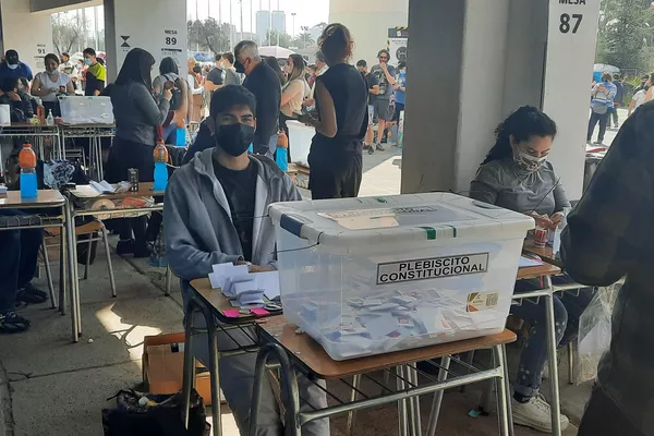 Masiva participación en plebiscito en Chile - Sputnik Mundo