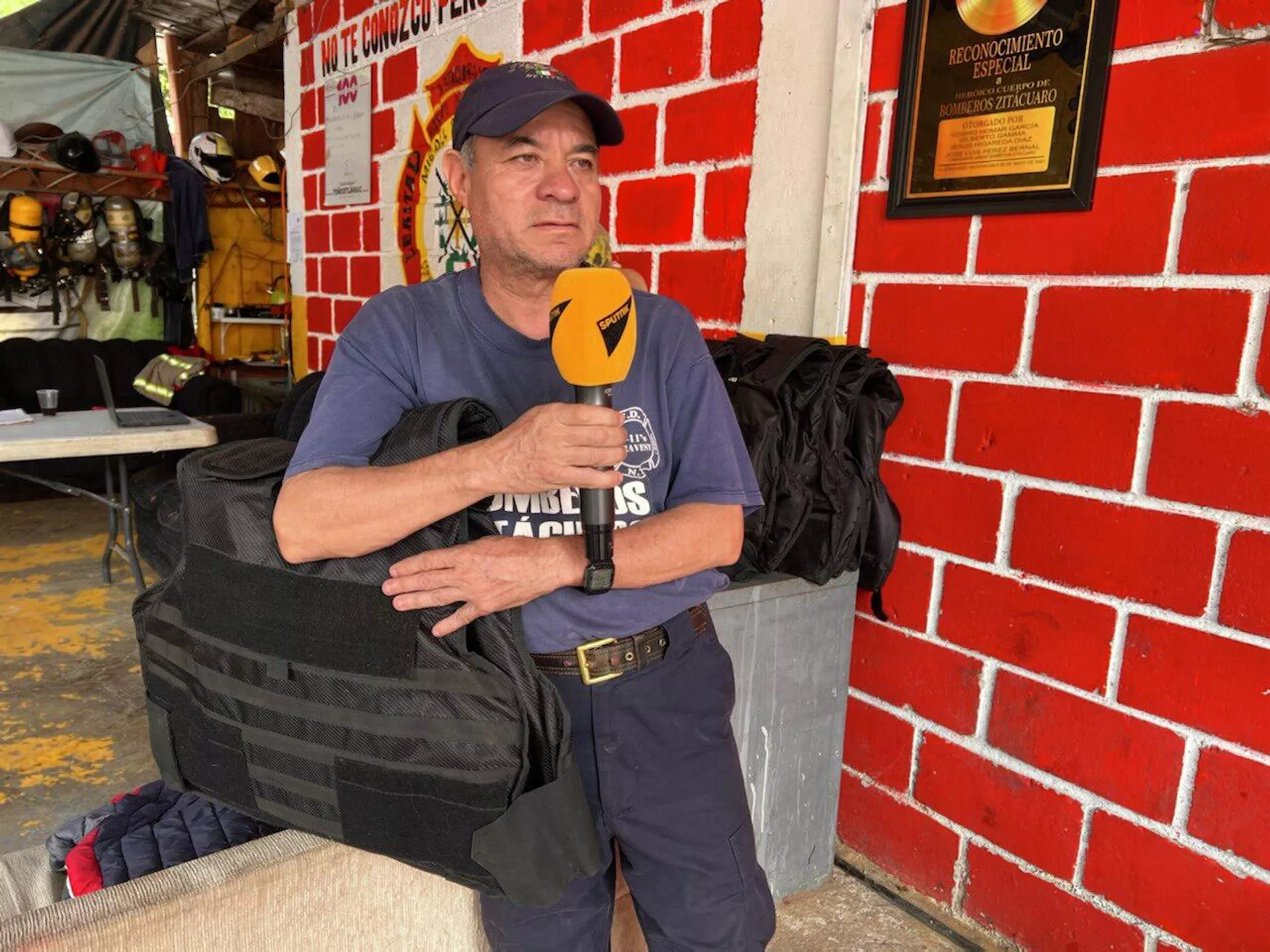 Gerardo Quintero, del cuerpo de bomberos de Michoacán Gerardo Quintero, del cuerpo de bomberos de Michoacán - Sputnik Mundo, 1920, 04.09.2022