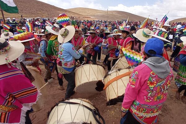 El Gobierno boliviano lleva electricidad a comunidades indígenas del altiplano - Sputnik Mundo