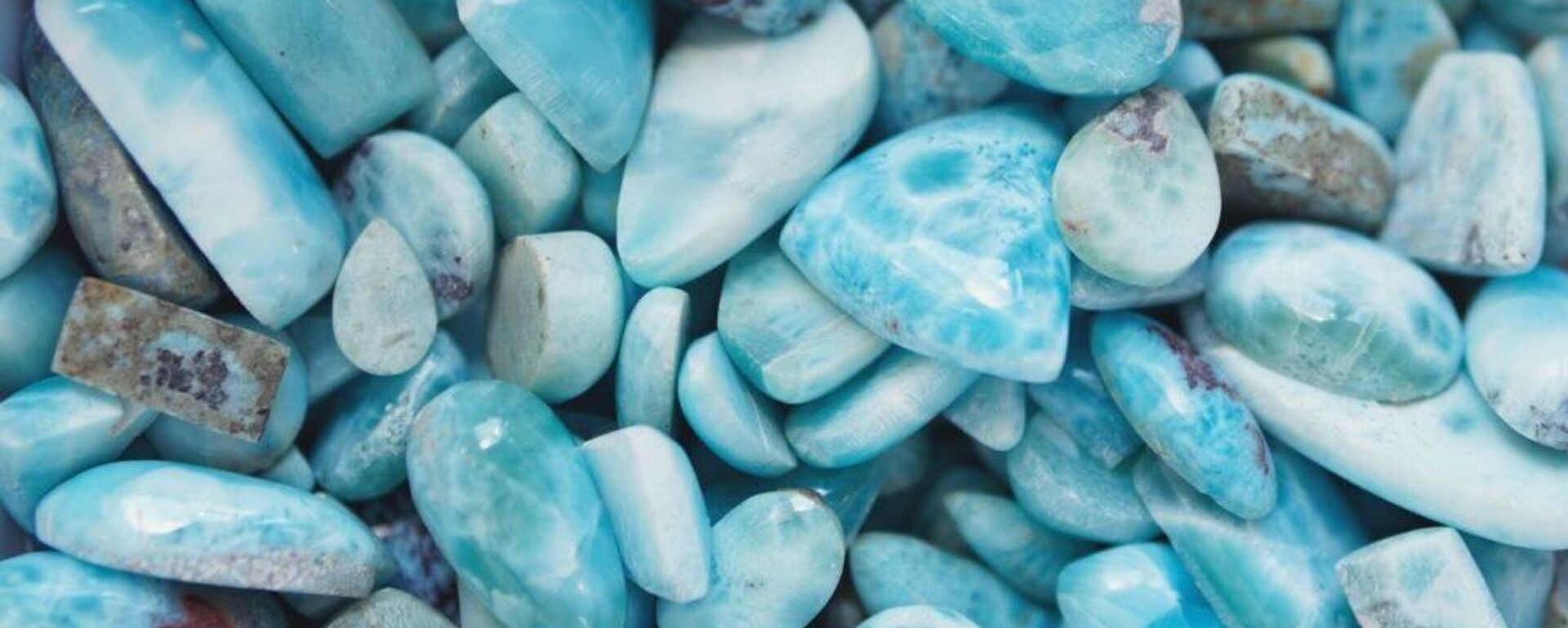 Larimar, piedra única del Caribe en posesión de República Dominicana. - Sputnik Mundo, 1920, 05.09.2022