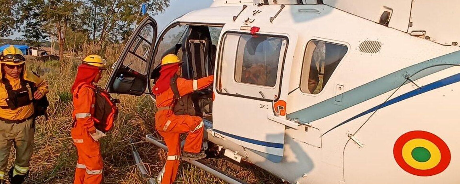 Bomberos bolivianos abordan helicóptero para combatir un incendio - Sputnik Mundo, 1920, 05.09.2022