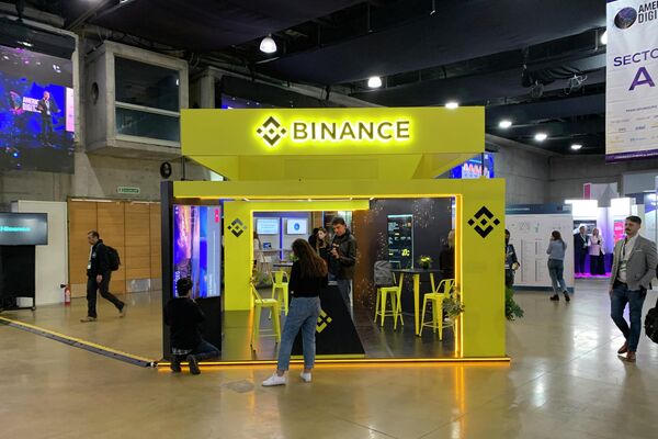 Stand de Binance en el 7° Congreso Latinoamericano Tecnología y Negocios América Digital 2022 - Sputnik Mundo