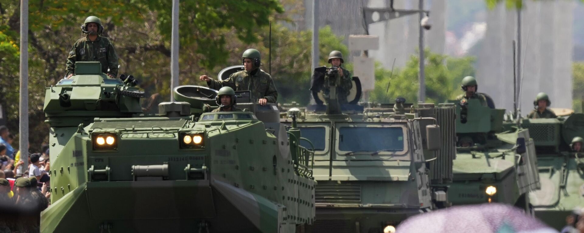 Tanques de las Fuerzas Armadas de Brasil en el desfile oficial por el Bicentenario de Brasil, en Brasilia - Sputnik Mundo, 1920, 21.07.2023