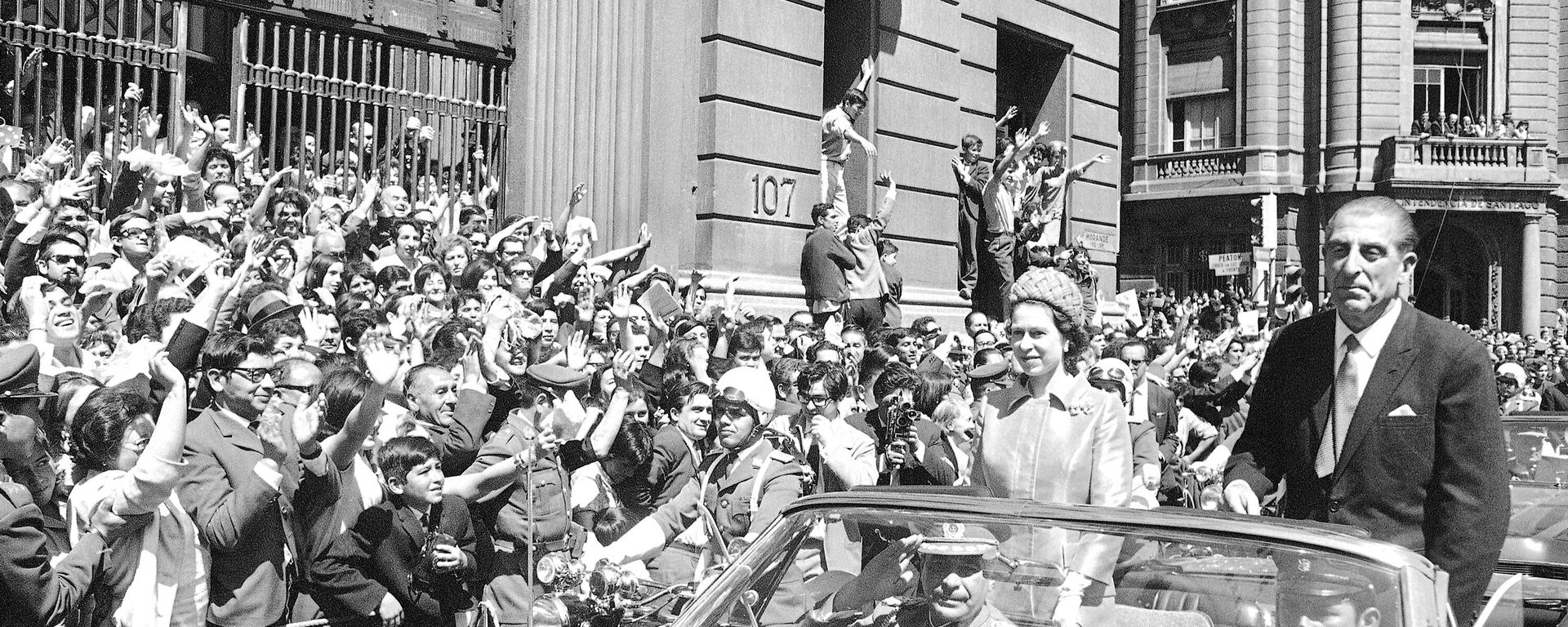 La reina del Reino Unido, Isabel II, durante su visita a Chile en 1968 - Sputnik Mundo, 1920, 08.09.2022