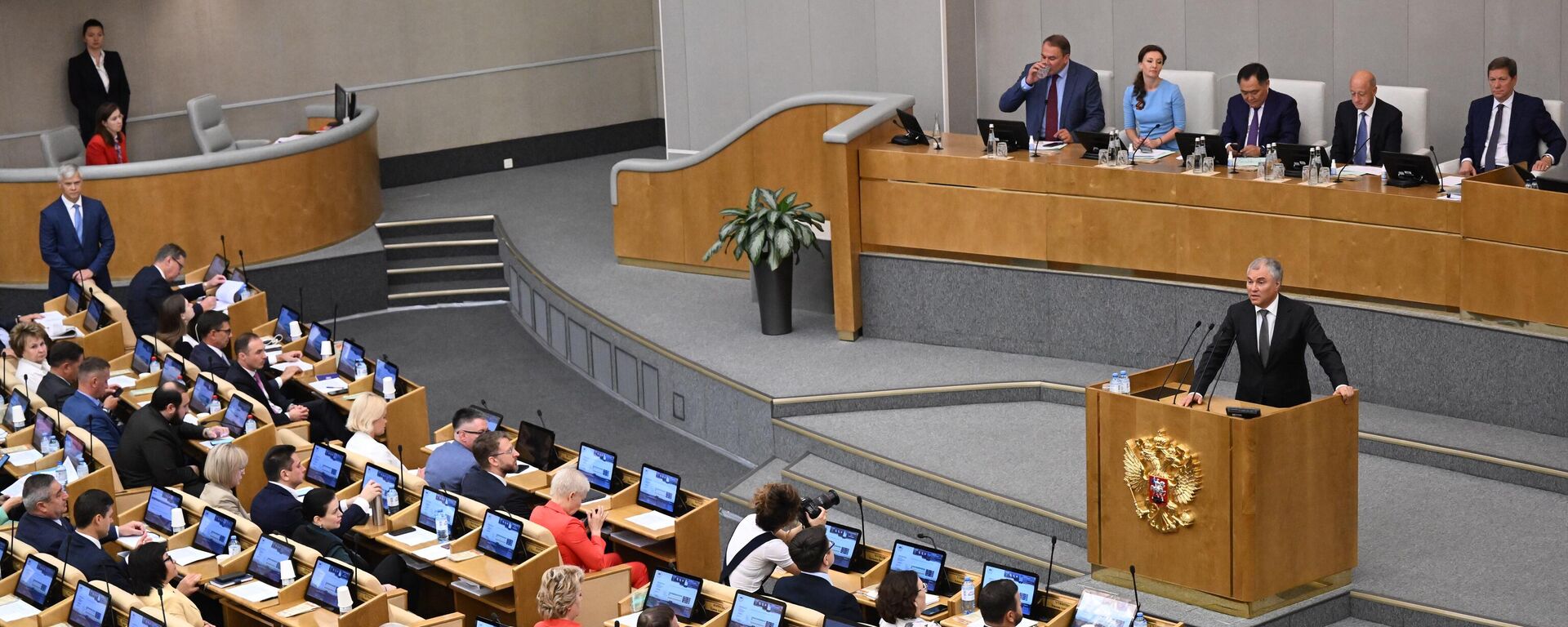 El presidente de la Duma Estatal de Rusia, Viacheslav Volodin, en la sesión plenaria El presidente de la Duma Estatal de Rusia, Viacheslav Volodin, en la sesión plenaria - Sputnik Mundo, 1920, 10.05.2024
