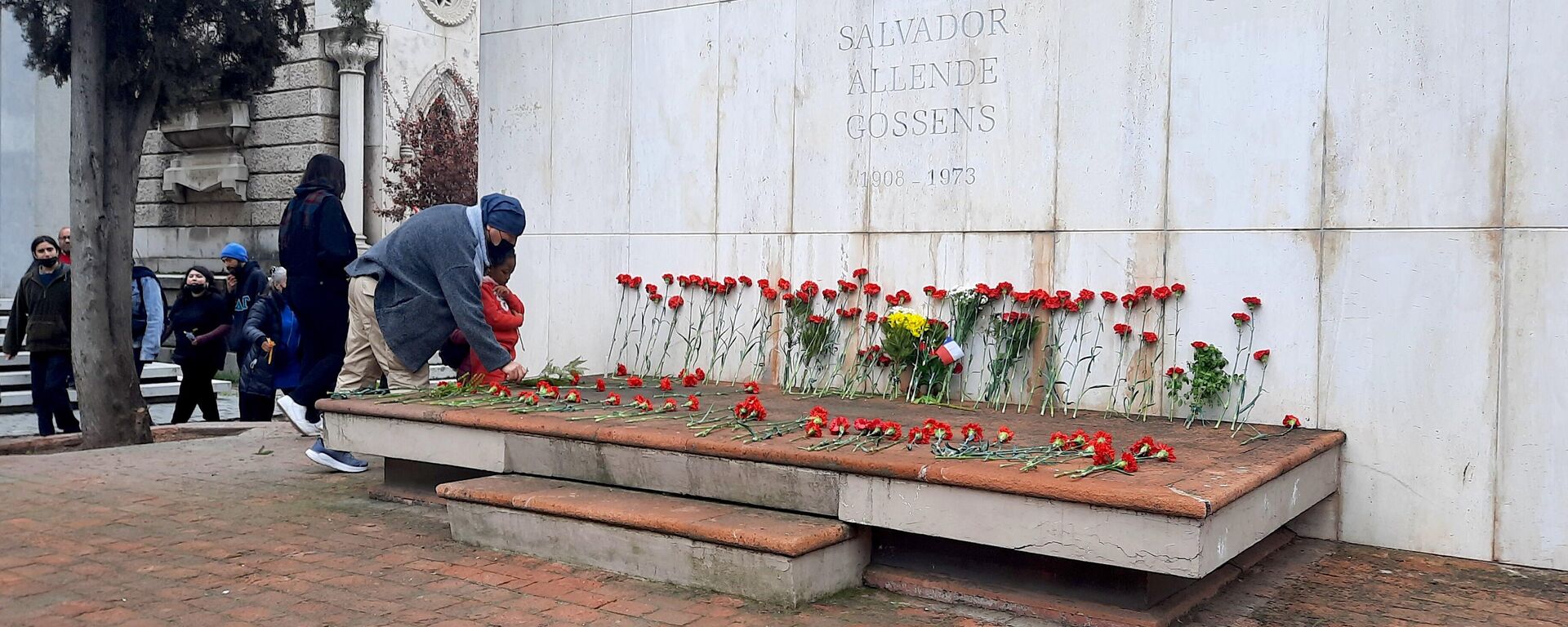 Centenares de personas marcharon en Chile en recuerdo de las víctimas de violaciones a los derechos humanos cometidas tras el golpe de Estado de 1973 - Sputnik Mundo, 1920, 11.09.2022