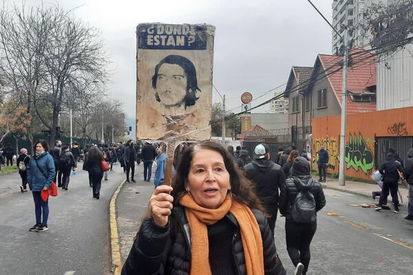 Marcha en Chile en recuerdo de las víctimas de la dictadura - Sputnik Mundo