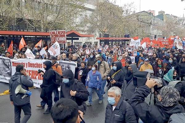 Marcha en Chile en recuerdo de las víctimas de la dictadura - Sputnik Mundo