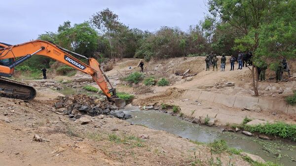 Destrucción de puentes artesanales en la frontera de Perú y Ecuador - Sputnik Mundo