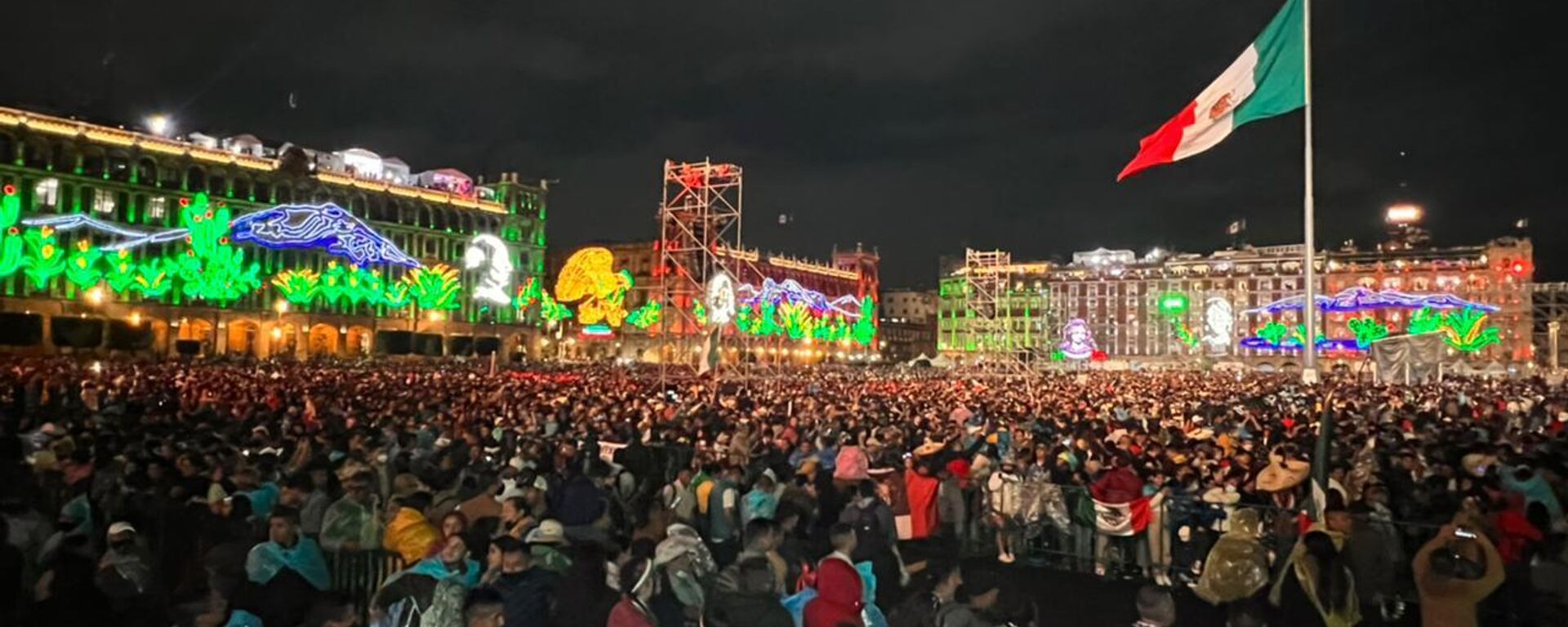 El Zócalo de la Ciudad de México durante las fiestas patrias del Día de la Independencia, el 15 de septiembre de 2022. - Sputnik Mundo, 1920, 13.06.2023